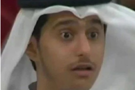 世界杯赛场露阵容 卡塔尔小王子去掉头巾现场观赛